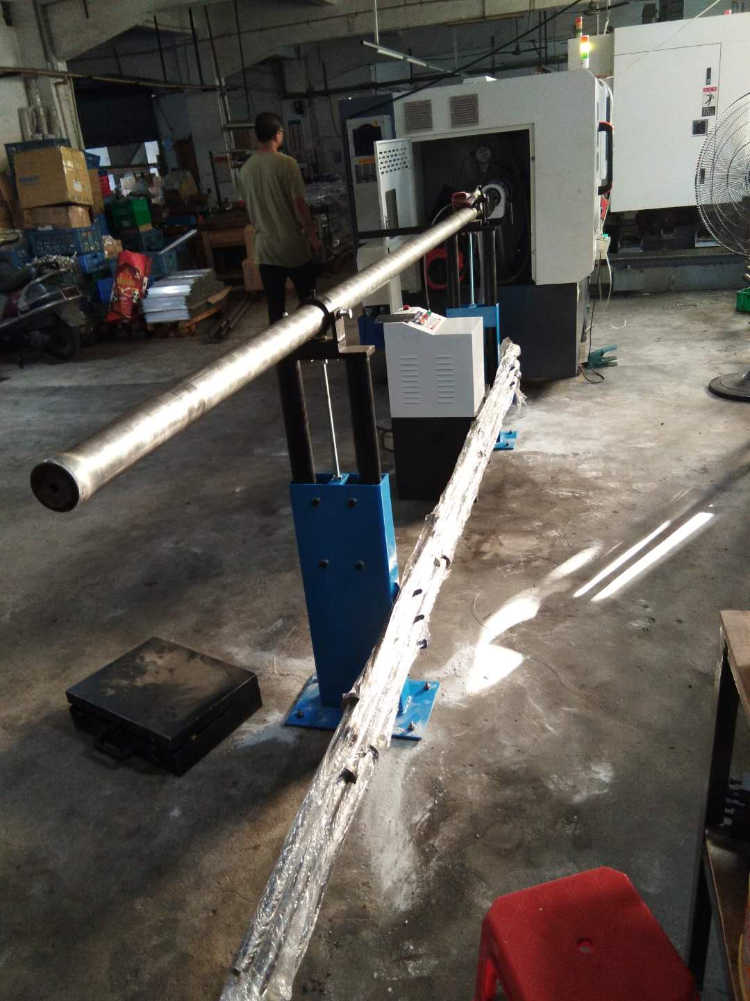 數(shù)控車床油欲送料器(配凱恩利46標準排刀機) 數(shù)量1臺機 數(shù)控車床油欲送料器(配凱恩利46標準排刀機) 數(shù)量1臺機