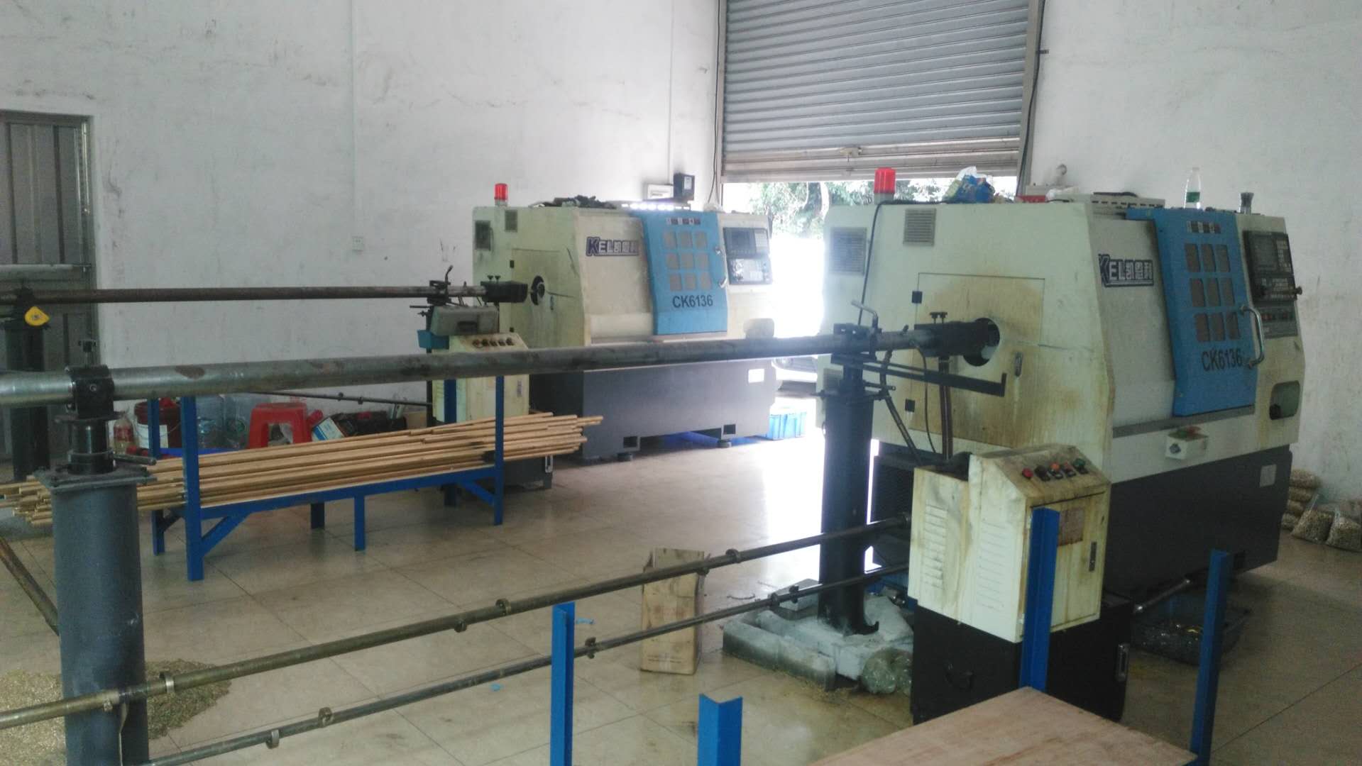 第一臺(tái)機(jī)36數(shù)控車床在2016年11月19日（簽訂合同，簽約人：李佳） ，第二臺(tái)機(jī)：36數(shù)控車床在2017年03月24日（簽訂合同，簽約人：楊華勇）