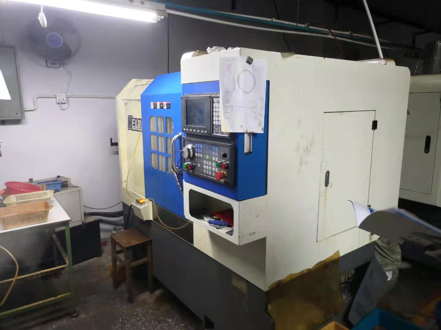 現在機器擺在一樓，總的有六~七臺機，六臺機是中山凱恩利機械的。其中36機5臺，46機1臺